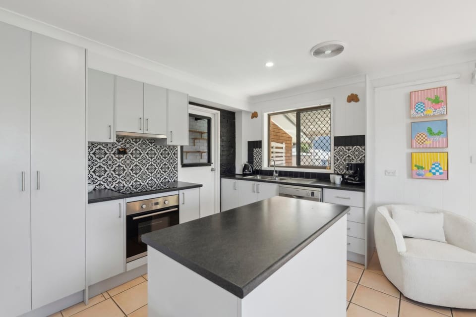 Barefoot On First - Pool, Beach, Family - Friendly House in Middle Arm