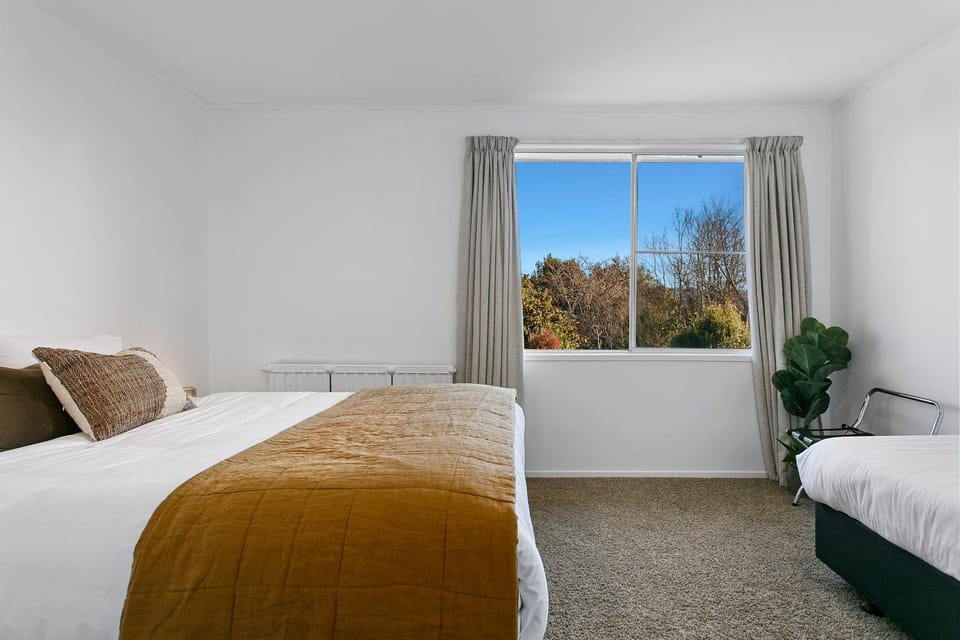 Bed, View (from property/room), Bedroom, heating