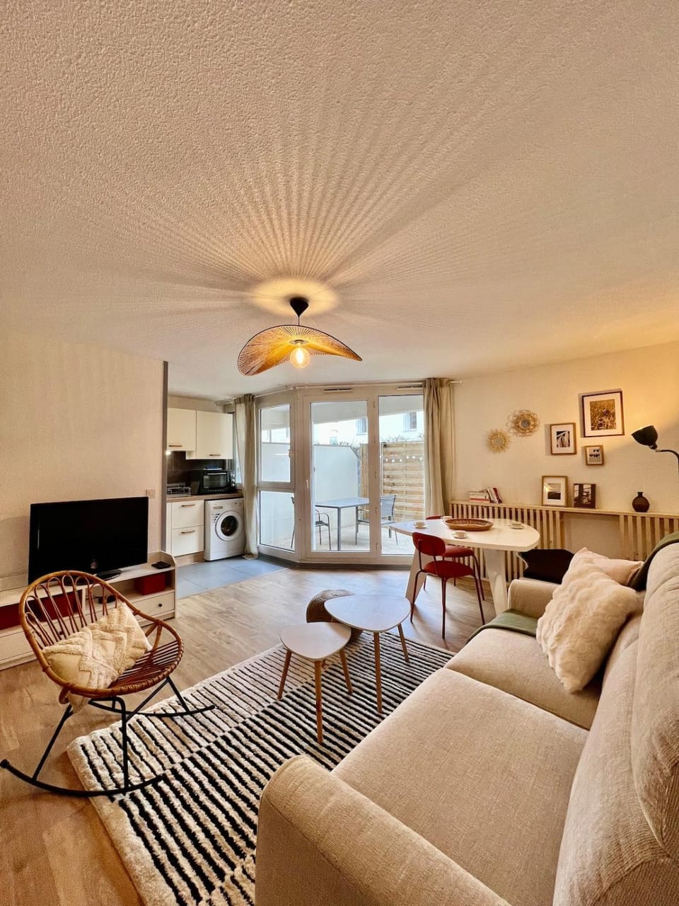 Communal lounge/ TV room, Living room, Seating area