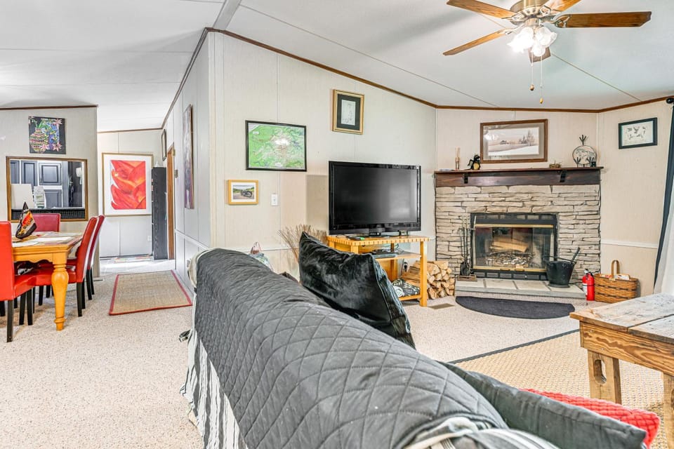 Fire Pit and Decks Creekside Cabin in Robbinsville Cabin in Stecoah