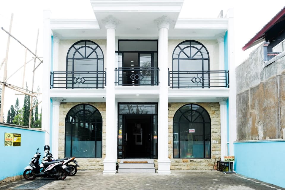 Facade/entrance