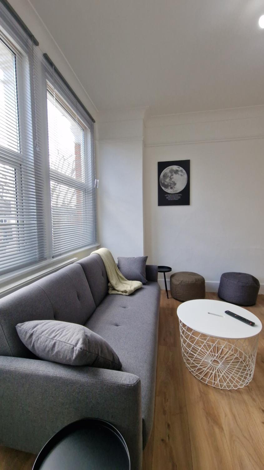 London 3 bedrooms House with Parking House in London