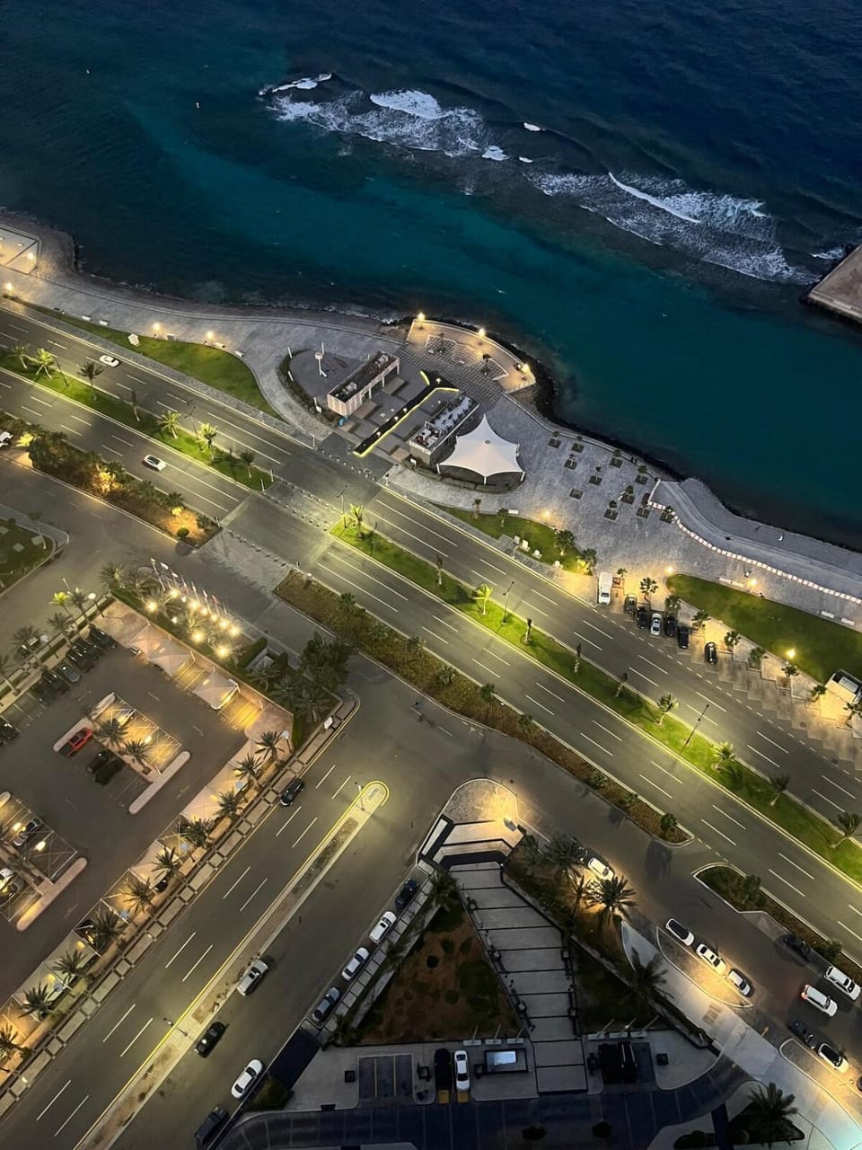 Night, Neighbourhood, Natural landscape, Bird's eye view, Beach, City view, Sea view, Street view, Location, Parking