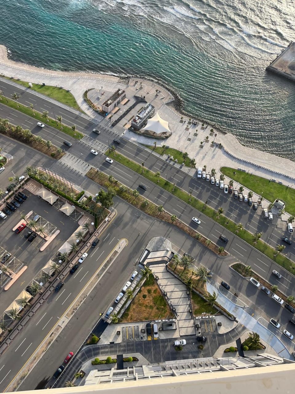 Day, Neighbourhood, Natural landscape, Bird's eye view, Beach, City view, Sea view, Street view, Location, Parking