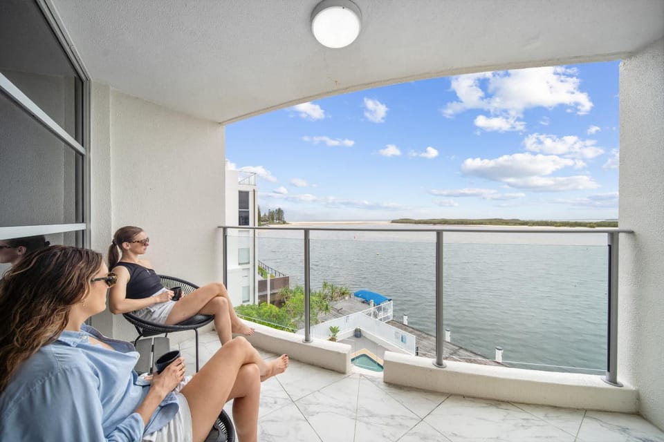 Natural landscape, View (from property/room), Balcony/Terrace, Seating area, River view