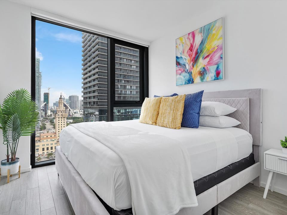 Bed, Photo of the whole room, Bedroom, City view