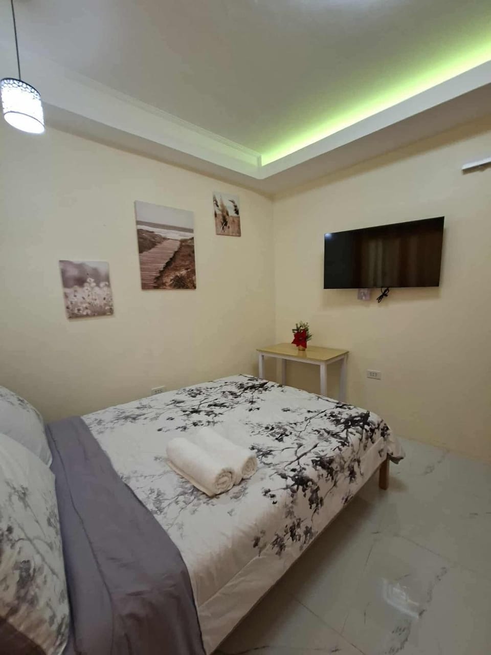 Compostela Guest Room #1 Terrace, Rooftop, Netflix, WiFi Vacation rental in Central Visayas