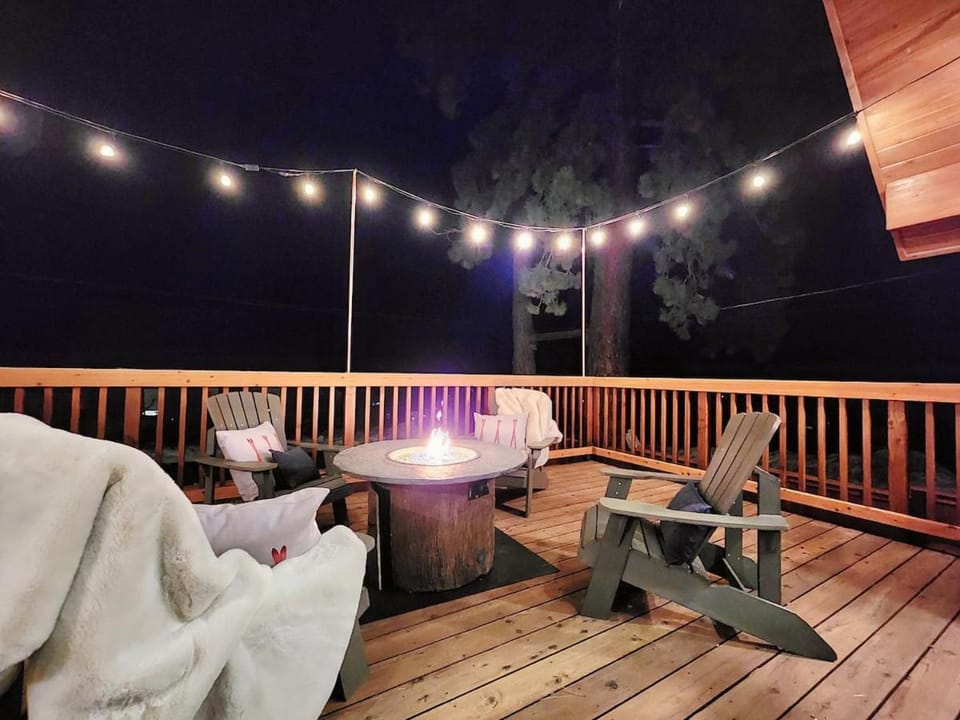 Das Bar Haus - Walk to Beach & Close to Ski Resort House in Tahoe Vista