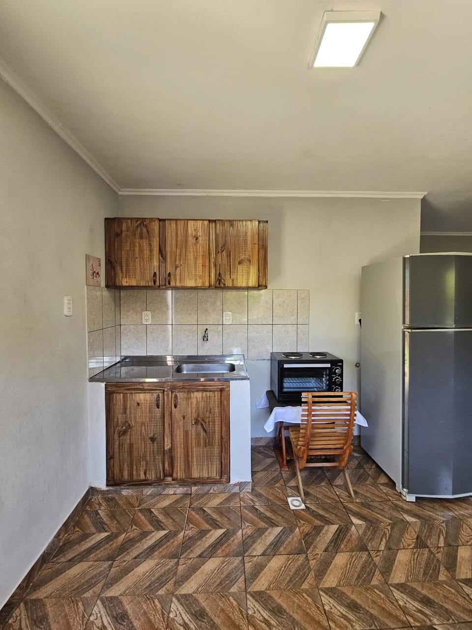 Kitchen or kitchenette, oven