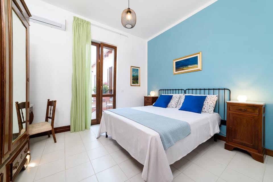 Bed, Balcony/Terrace, Photo of the whole room, Bedroom