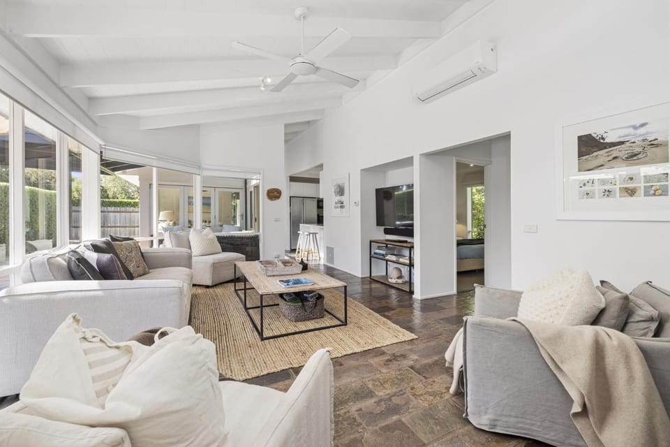 TV and multimedia, Living room, Seating area, fireplace