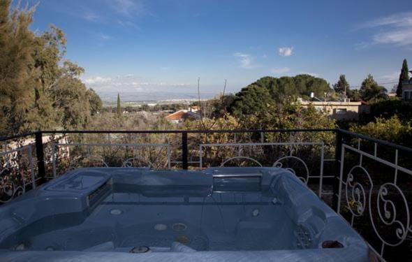 Natural landscape, Hot Tub, Spa and wellness centre/facilities