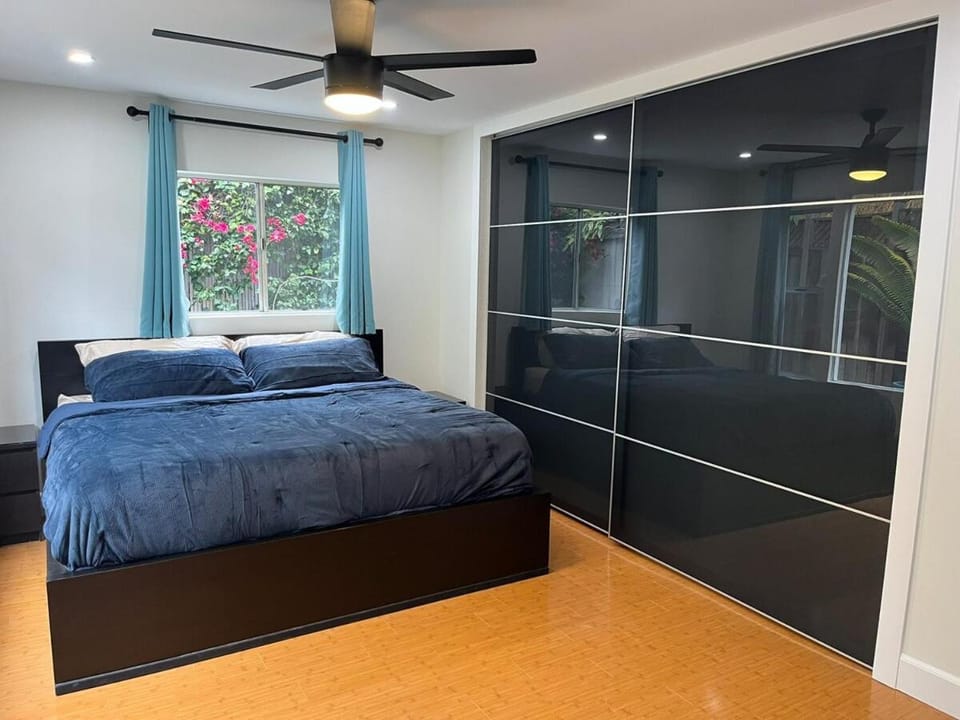 Stunning, Quiet Vista Retreat Minutes from Beach House in Vista