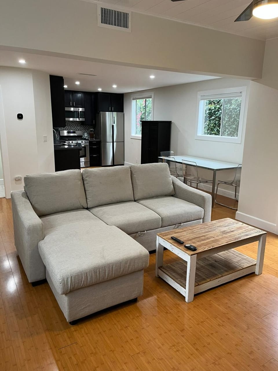 Stunning, Quiet Vista Retreat Minutes from Beach House in Vista