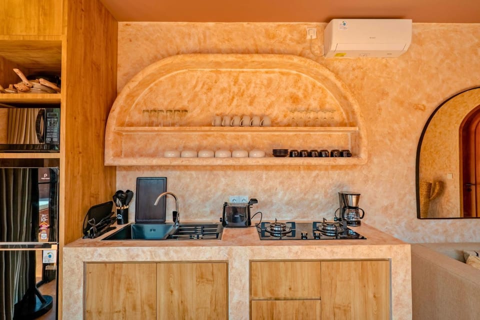 Coffee/tea facilities, Kitchen or kitchenette, minibar, stove, toaster