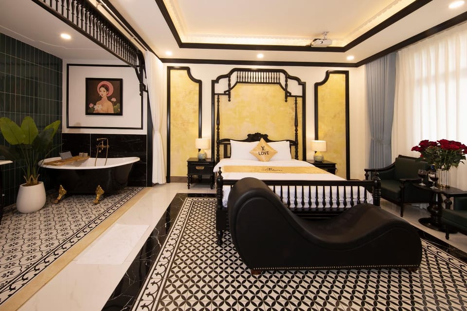 Bed, Living room, Photo of the whole room, Seating area, Bedroom