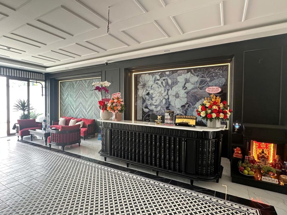 Communal lounge/ TV room, Lobby or reception