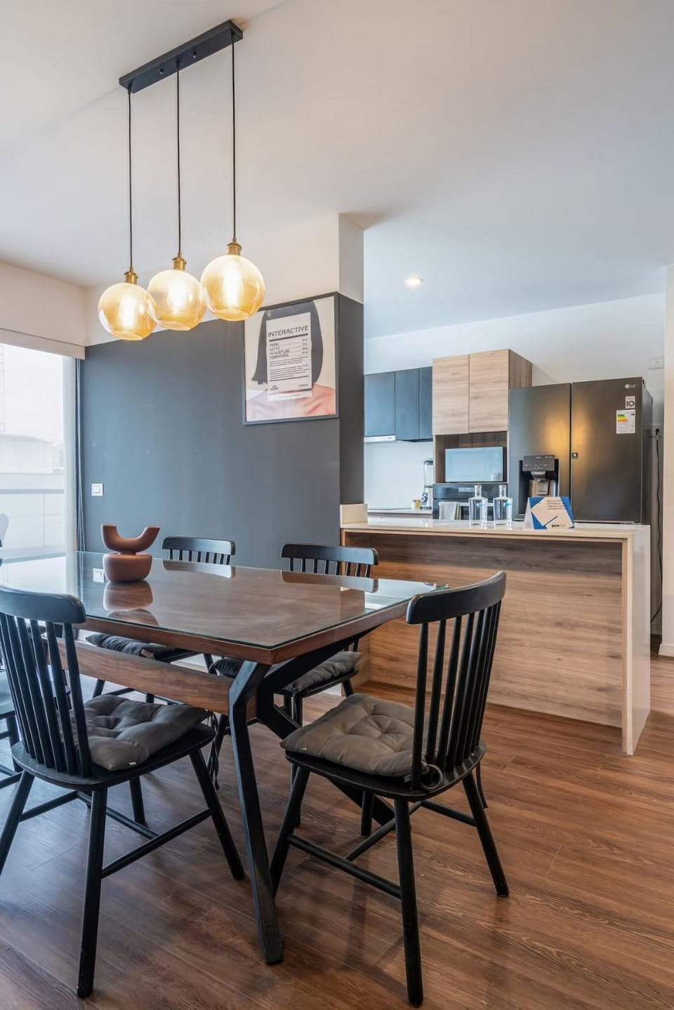 Kitchen or kitchenette, Dining area