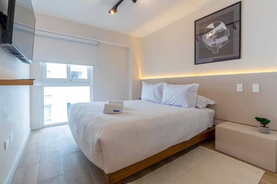 Bed, TV and multimedia, Bedroom