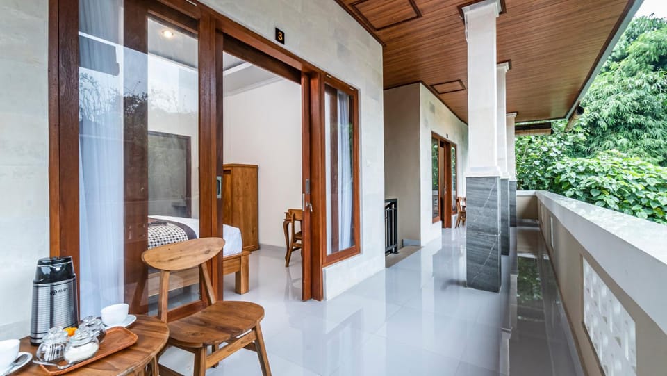 View (from property/room), Balcony/Terrace, Dining area, Garden view