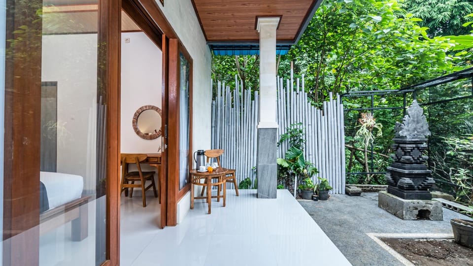 Property building, Patio, Spring, Day, Garden, View (from property/room), Balcony/Terrace, Balcony/Terrace, Garden view