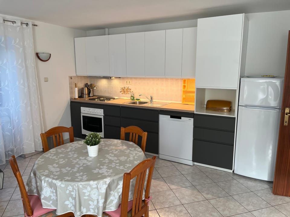 Apartments Vodarić Loznati Apartment in Primorje-Gorski Kotar County