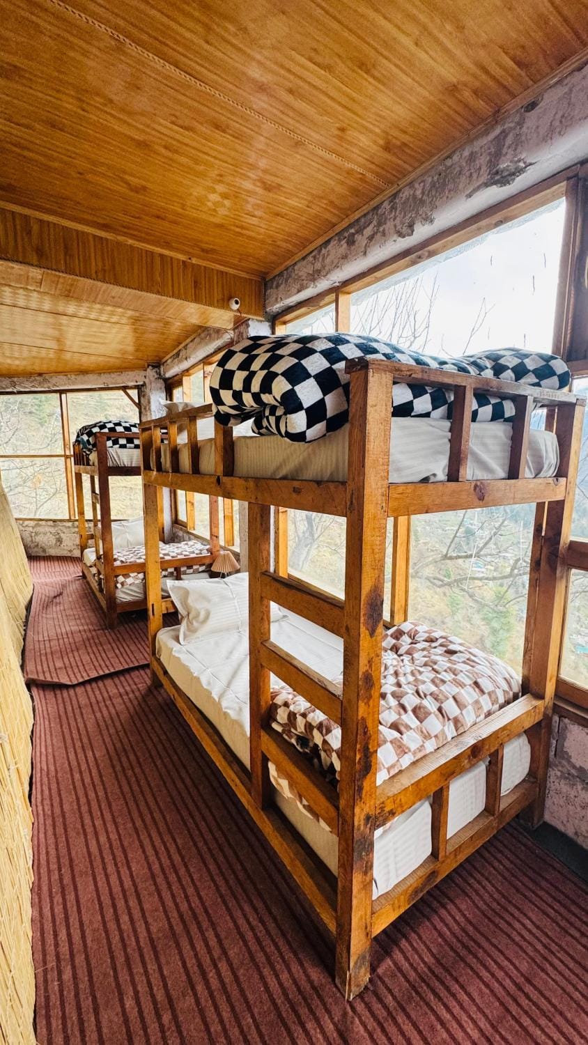 Bed, Photo of the whole room, bunk bed