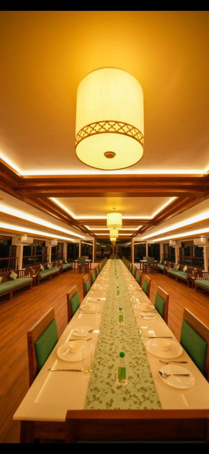 Restaurant/places to eat, Banquet/Function facilities, Meeting/conference room