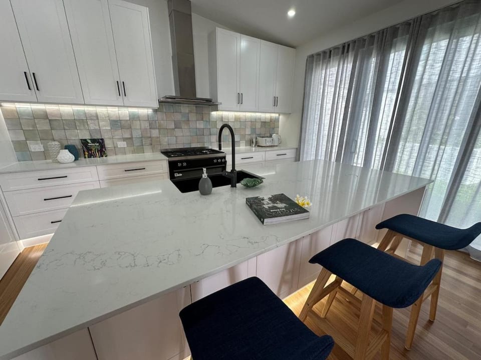 Plumeria Cottage Private Coastal Retreat by Australia No 1 Beach Villa in Sydney