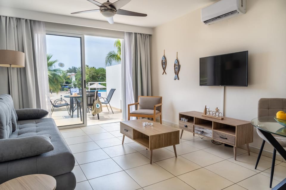 TV and multimedia, Balcony/Terrace, Living room, Seating area