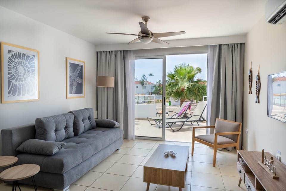 TV and multimedia, Balcony/Terrace, Living room, Photo of the whole room, Seating area, sunbed