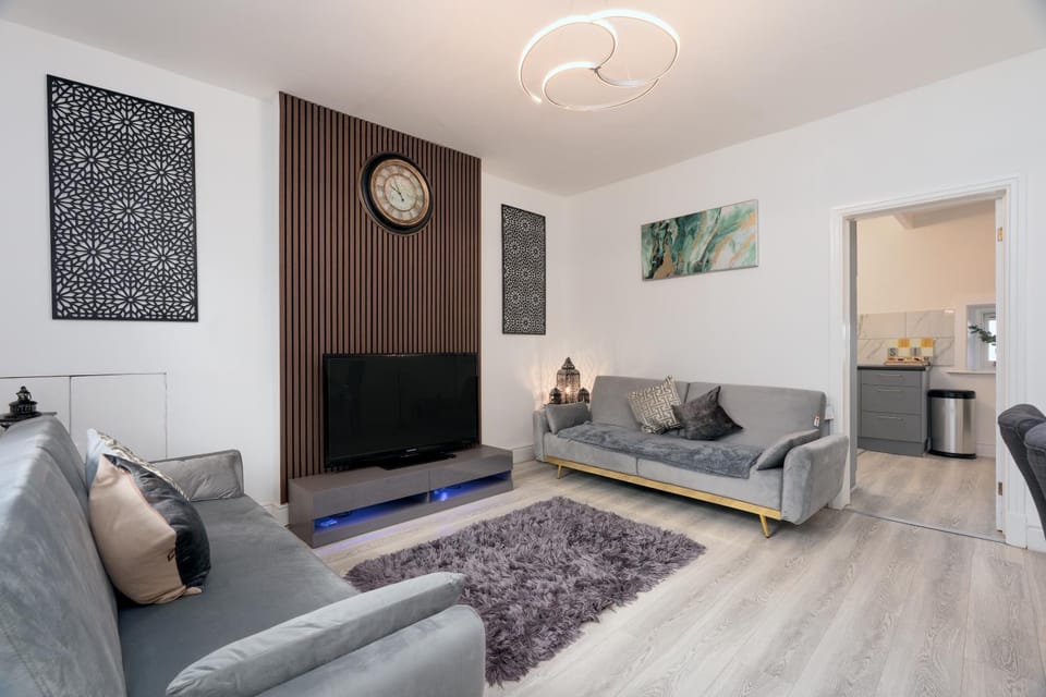 2 Bedroom House - parking -shops-M65- Jct 12- disconted contractor and long stays Apartment in Pendle District