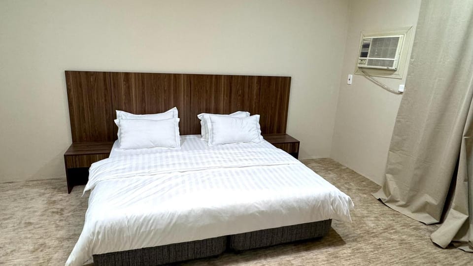 Bed, Photo of the whole room, Bedroom, air conditioner