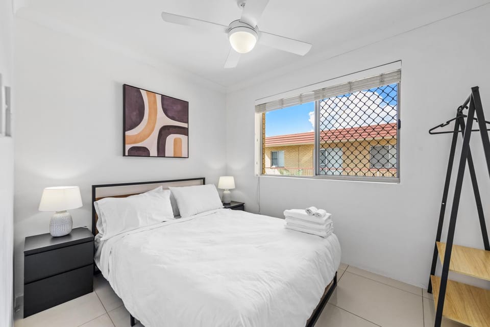 Huge 3BR Near Gabba & Hospitals with Parking & Views Apartment in Brisbane