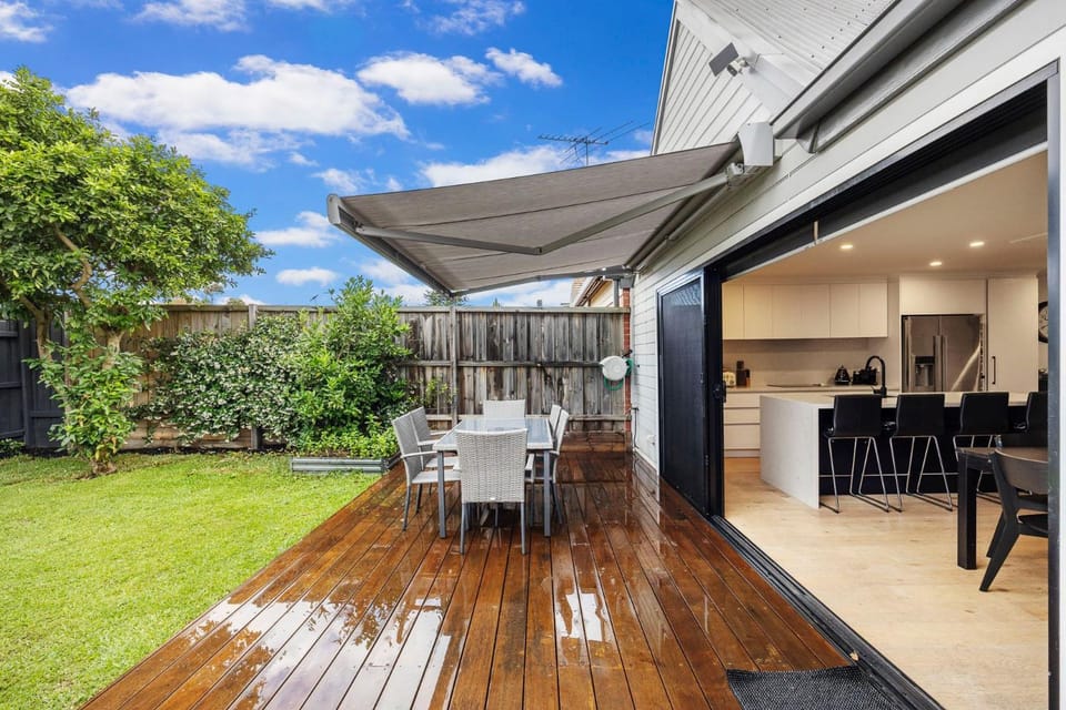 Garden, Balcony/Terrace, Living room, Seating area, Dining area