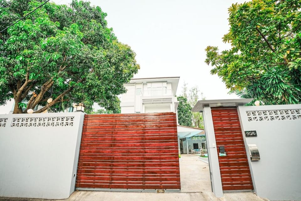 906 Bangkok City Center Single Pool Villa BTS Asok 5 Bedrooms 6 Bathrooms Villa in Bangkok