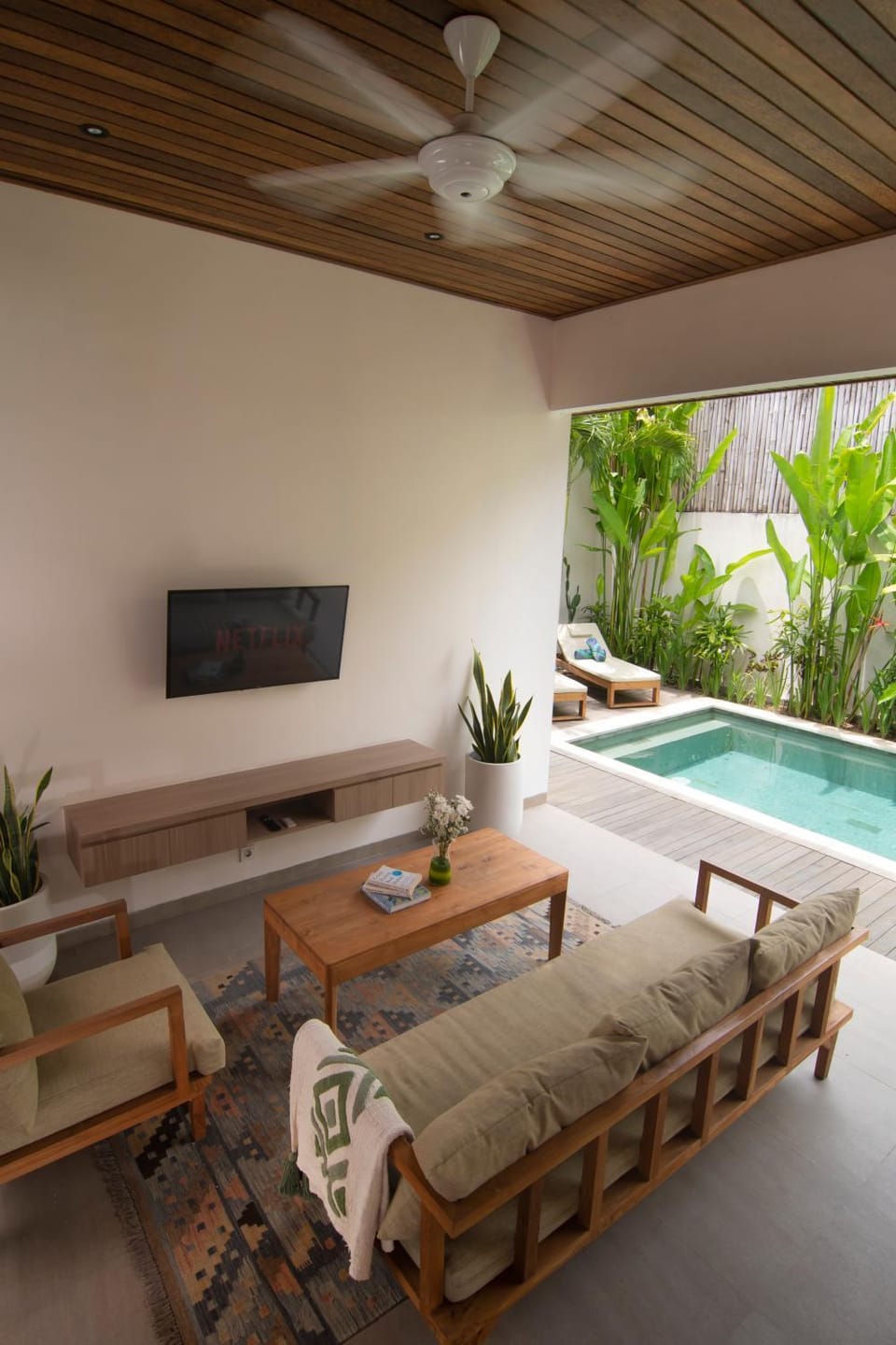 Communal lounge/ TV room, TV and multimedia, Living room