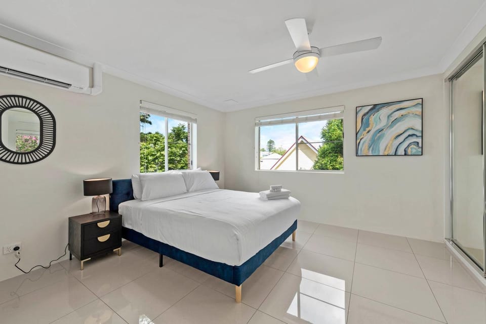 Quiet 3BRM Apt near Gabba with Free Parking & WiFi Apartment in Brisbane
