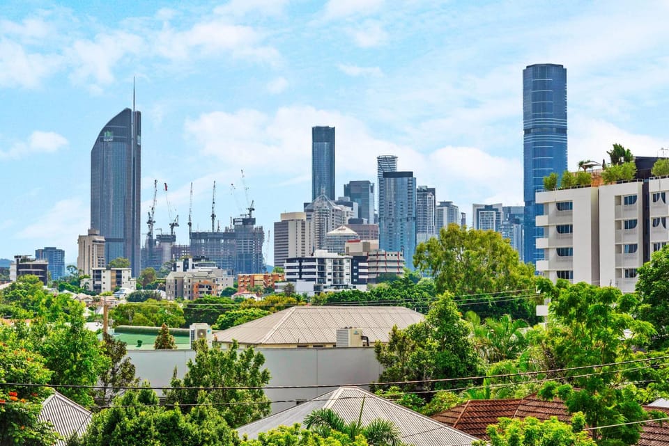 Quiet 3BRM Apt near Gabba with Free Parking & WiFi Apartment in Brisbane