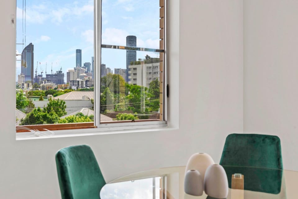 Quiet 3BRM Apt near Gabba with Free Parking & WiFi Apartment in Brisbane