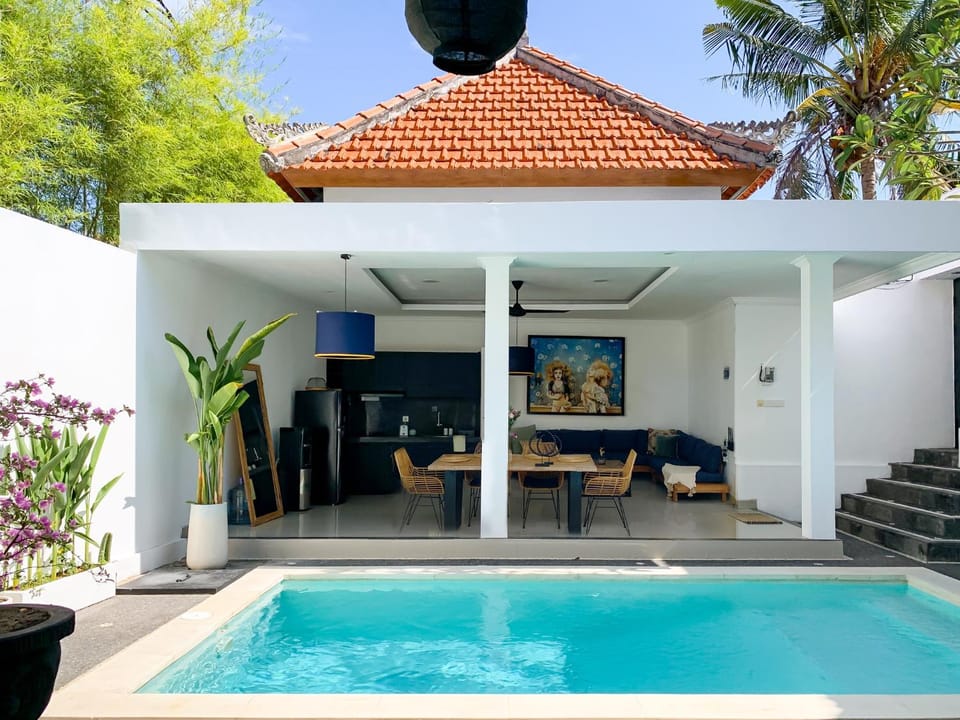 Property building, Day, Dining area, Pool view, Swimming pool
