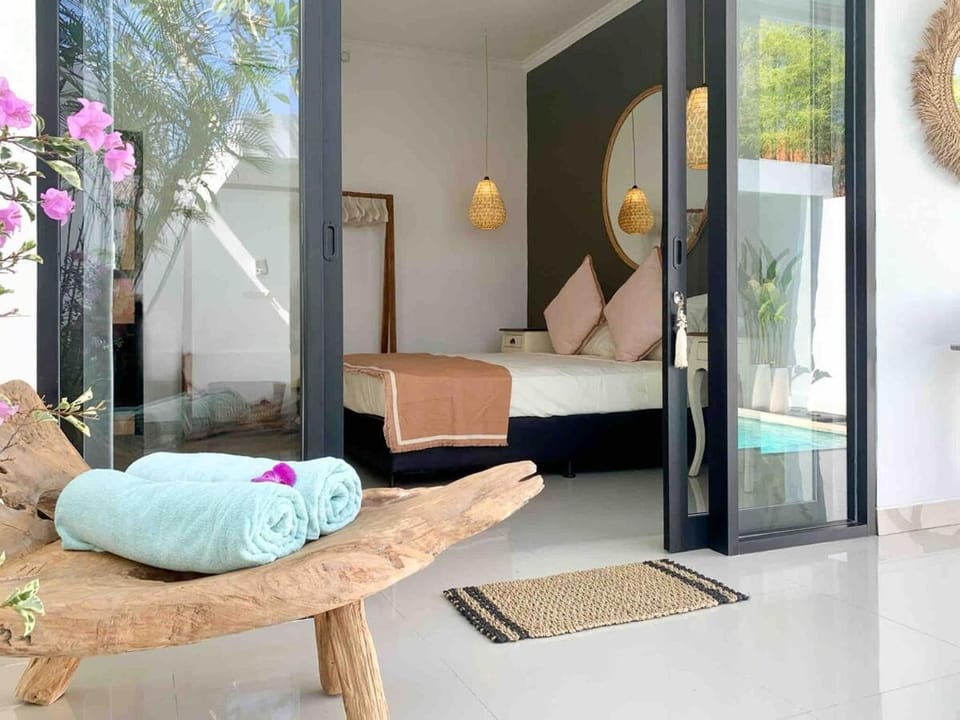 Bed, Photo of the whole room, Bedroom, towels