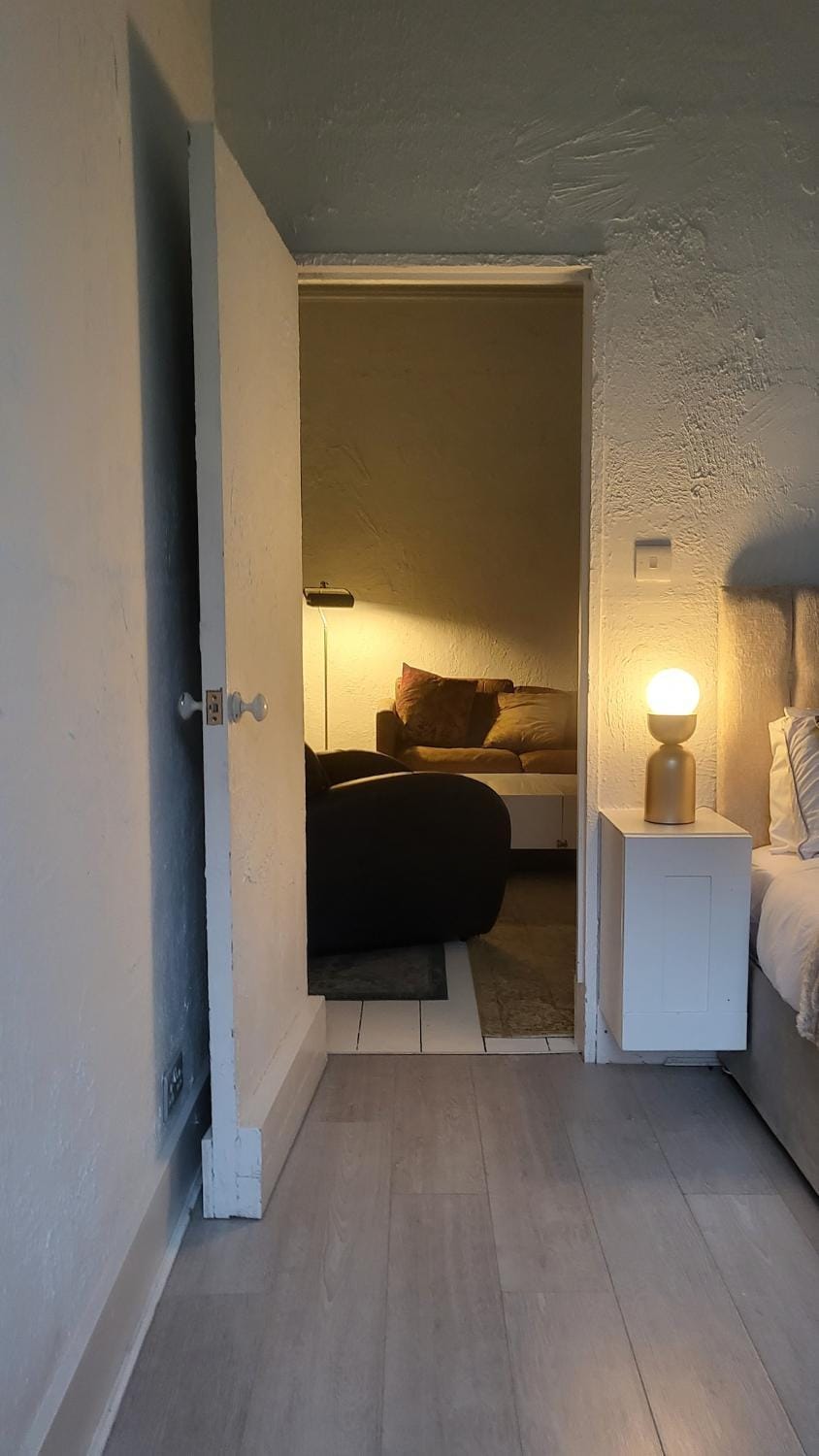 One Bed Garden Flat - Prime location - Free Onsite Parking - Own Entrance Apartment in Hove