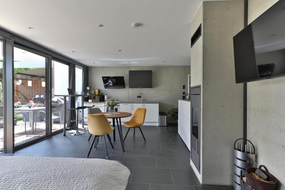Kitchen or kitchenette, Dining area, Food, Food, fireplace, fireplace, stove