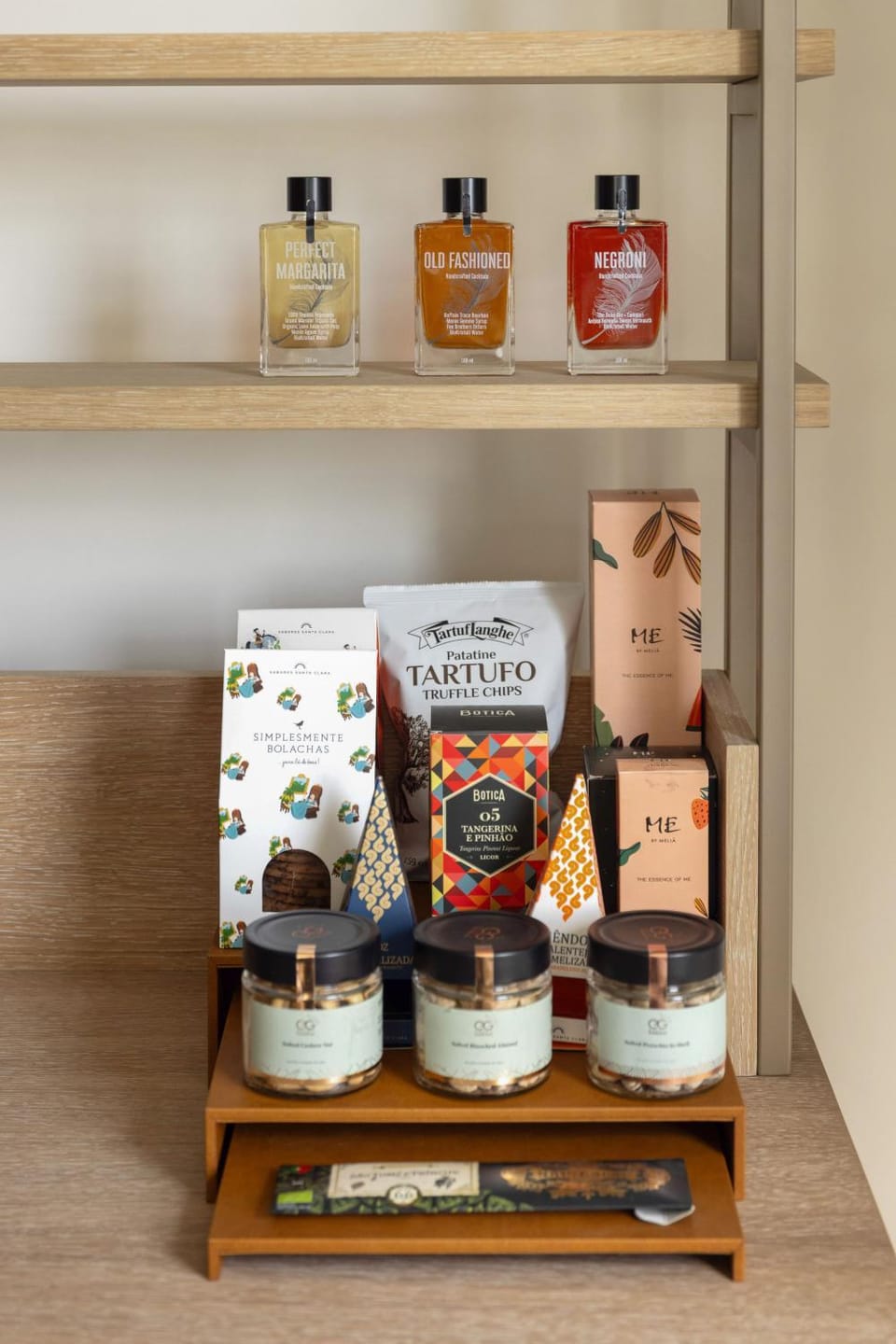 Food and drinks, Bedroom, Drinks