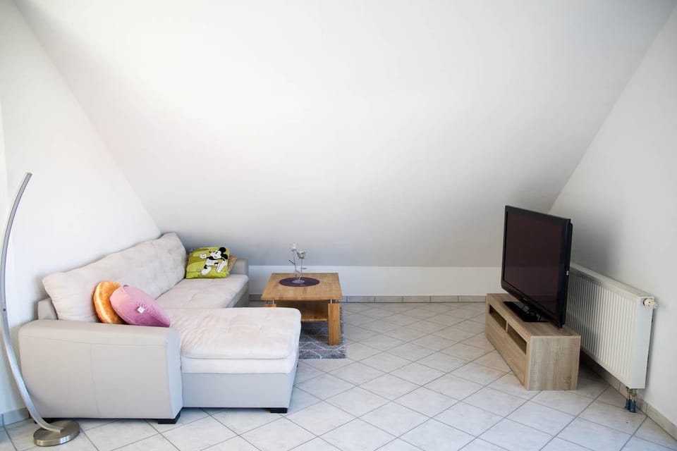 Communal lounge/ TV room, TV and multimedia, Living room, Seating area