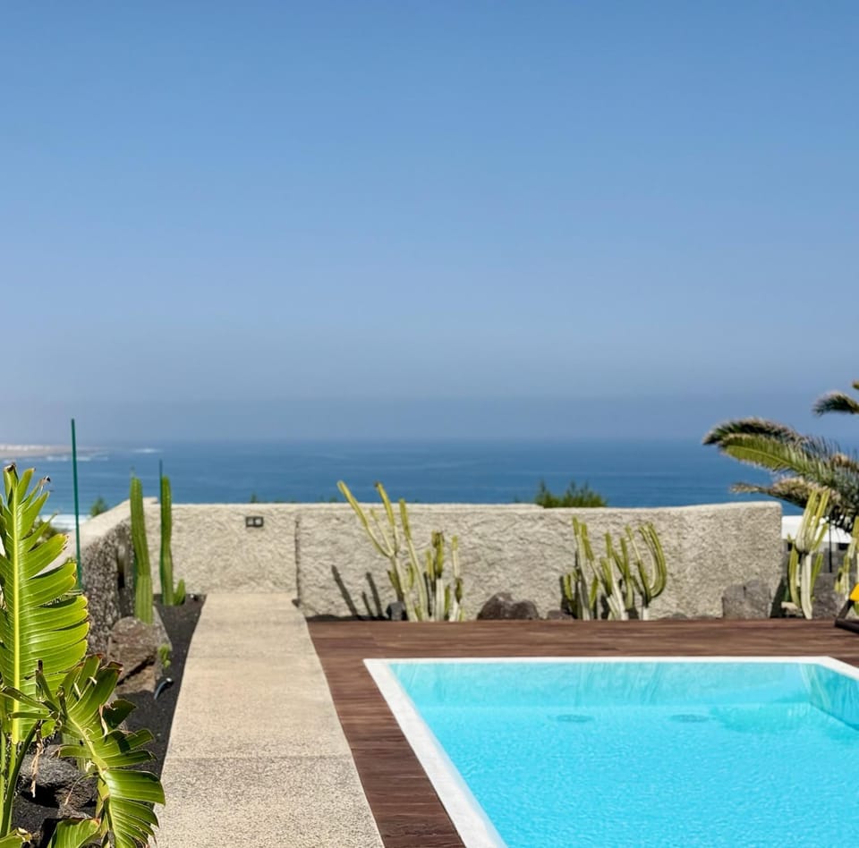 Pool view, Sea view, Swimming pool, sunbed