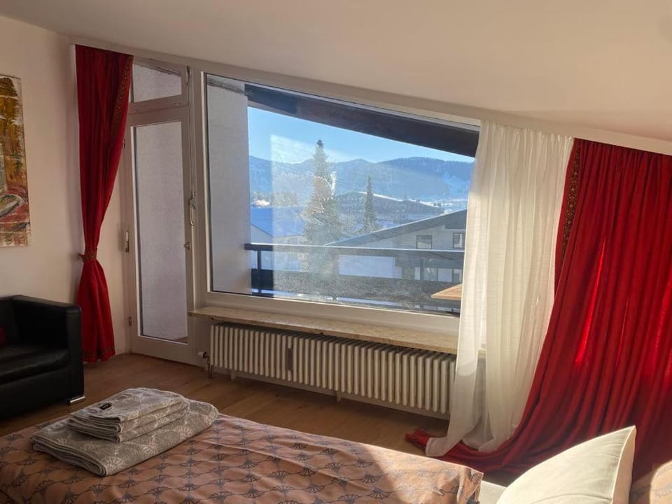 Bedroom, Mountain view