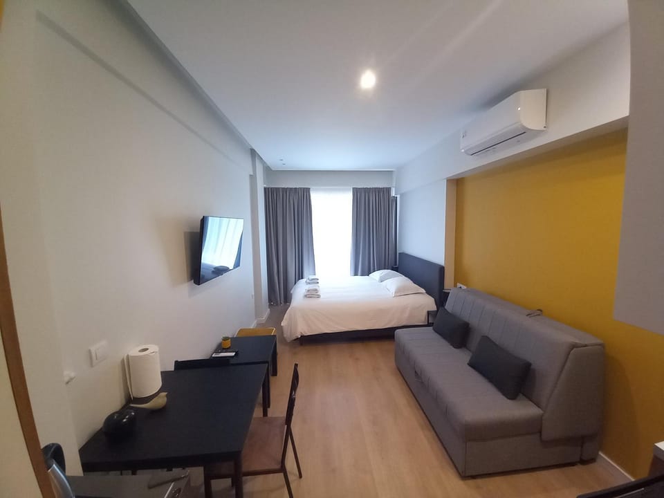 Bed, TV and multimedia, Living room, Photo of the whole room, Bedroom