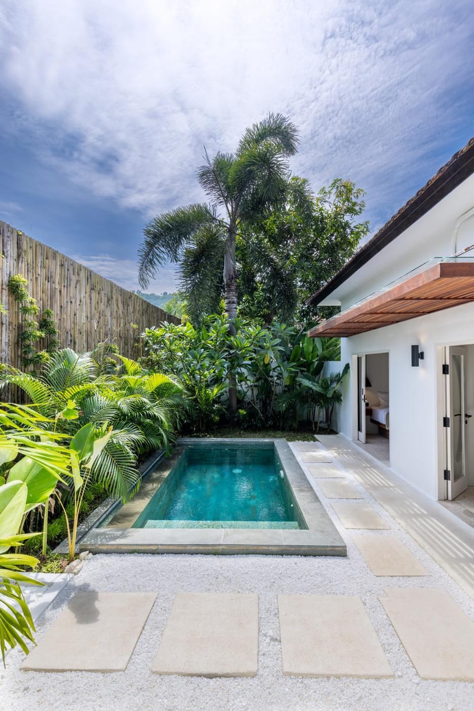 Property building, Balcony/Terrace, Pool view, Swimming pool